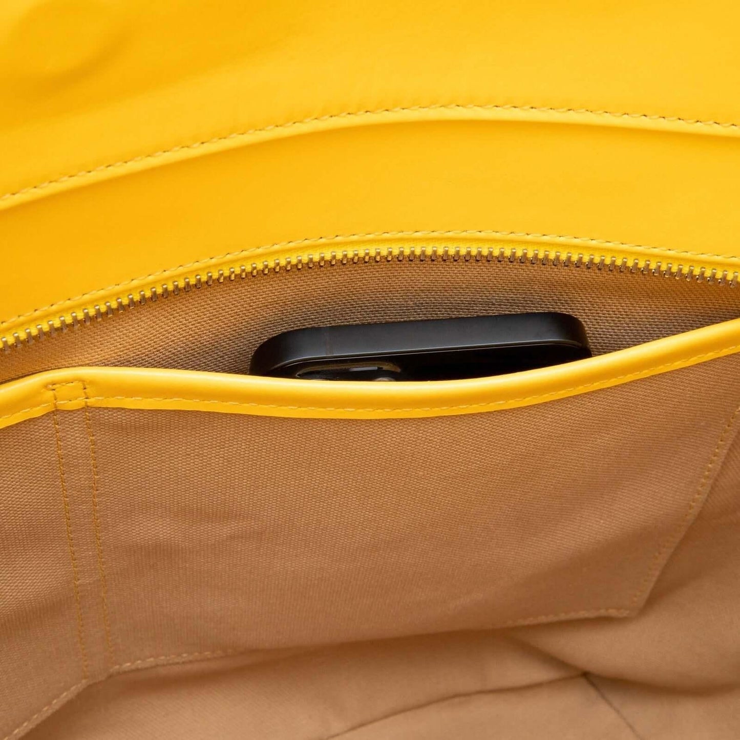Rio Beach Bag in Camel Raffia & Honey Yellow Pirarucu