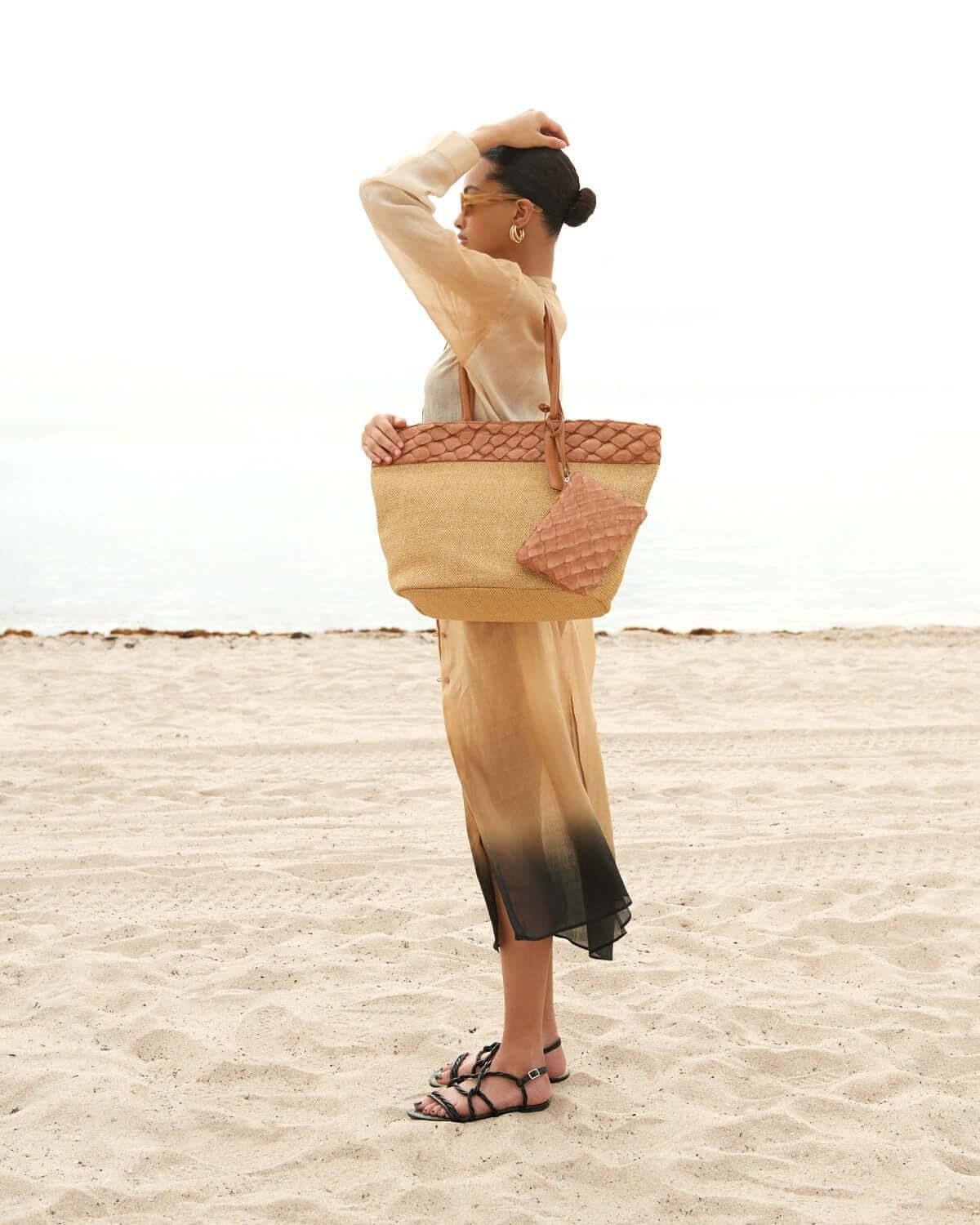 Rio Beach Bag in Camel Raffia & Cognac Pirarucu