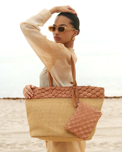 Rio Beach Bag in Camel Raffia & Cognac Pirarucu